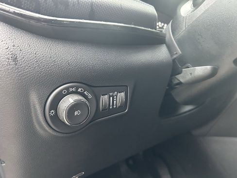 Used 2025 Jeep Compass Latitude w/ Altitude Special Edition image 13