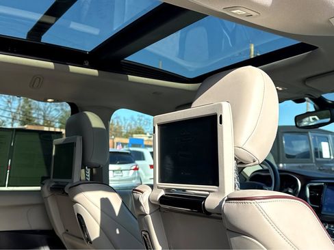 Used 2017 Chrysler Pacifica Limited image 11