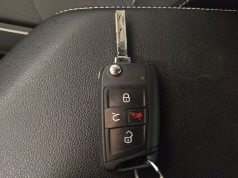 Used 2025 Volkswagen Jetta Sport FWD image 32