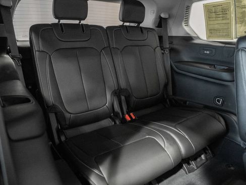 Used 2023 Jeep Grand Cherokee L Limited w/ Luxury Tech Group II AWD/4WD image 35