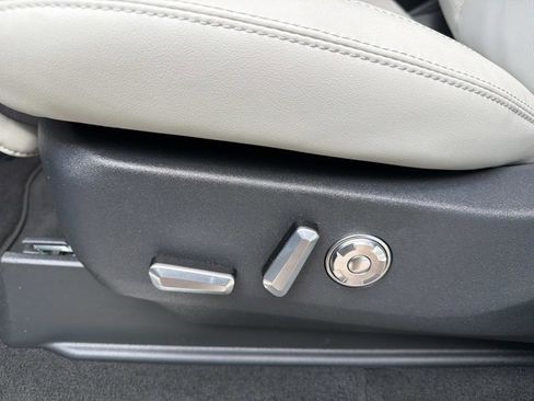 New 2026 Lincoln Navigator Premiere AWD/4WD image 12