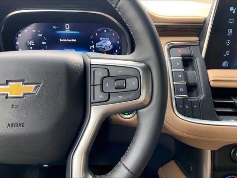 Used 2024 Chevrolet Suburban Premier image 22