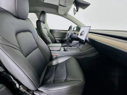Used 2023 Tesla Model Y Long Range image 31