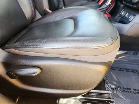 Used 2016 Jeep Renegade Trailhawk w/ Premium Trailhawk Package image 18