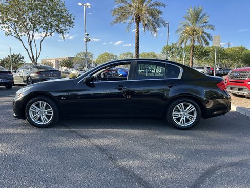 Used 2015 INFINITI Q40 w/ Moonroof Package RWD image 2