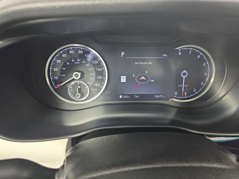 Used 2025 Genesis G70 2.5T RWD image 36