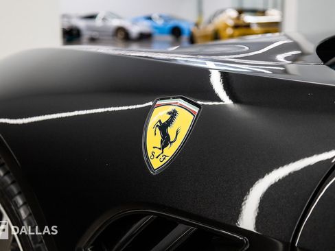 Used 2011 Ferrari California RWD image 10
