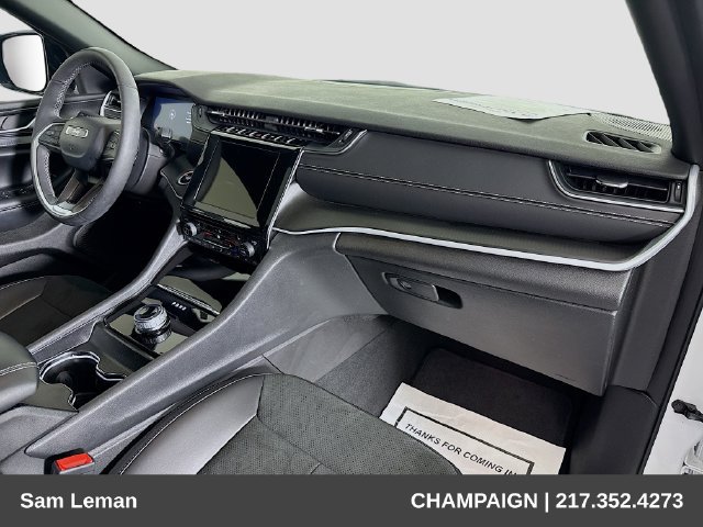 Used 2025 Jeep Grand Cherokee L Altitude RWD image 29