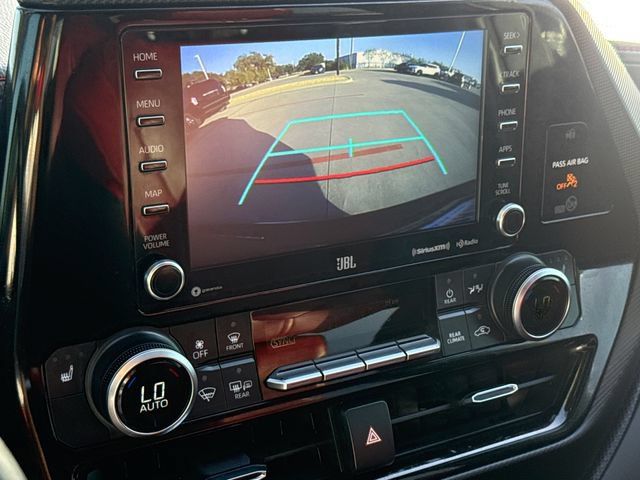 Used 2021 Toyota Highlander XSE FWD image 25