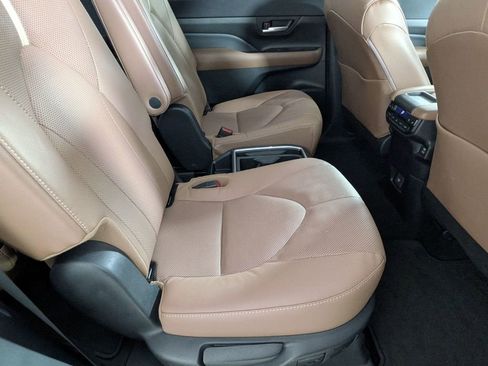 Used 2024 Toyota Grand Highlander AWD image 27