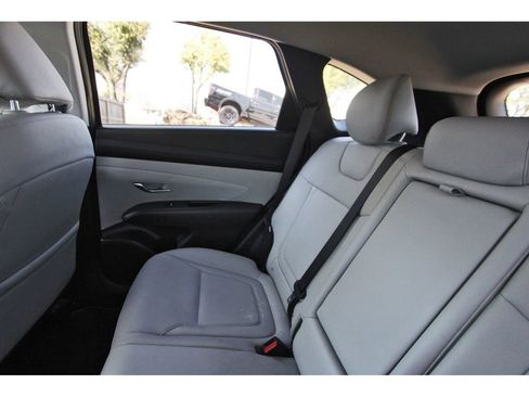 Used 2025 Hyundai Tucson SEL FWD image 12