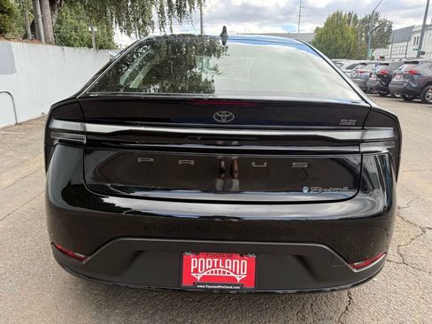 Used 2024 Toyota Prius Prime FWD image 6