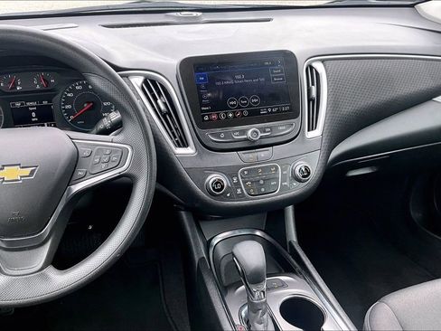 Used 2025 Chevrolet Malibu LT FWD image 9