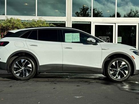 Used 2022 Volkswagen ID.4 Pro image 3