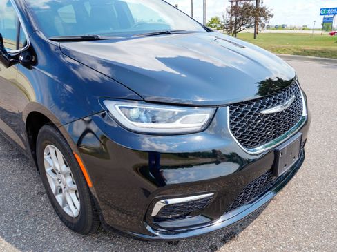 Used 2026 Chrysler Pacifica Select FWD image 29