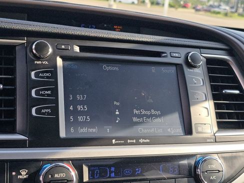 Used 2018 Toyota Highlander XLE FWD image 29
