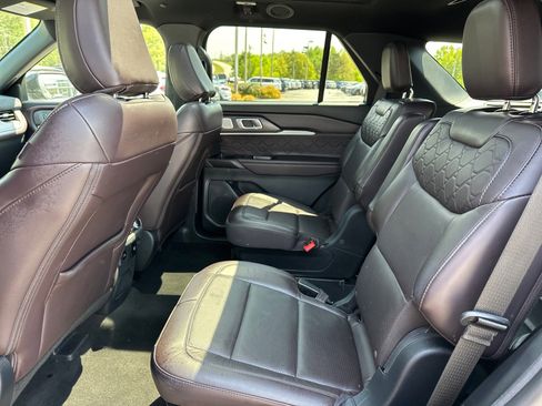 Used 2025 Ford Explorer Platinum w/ LUX Leather Package AWD/4WD image 8