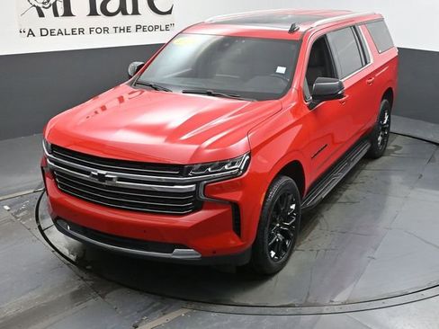 Used 2022 Chevrolet Suburban LT w/ LT Signature Plus Package image 47