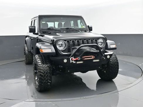 Used 2024 Jeep Gladiator Sport AWD/4WD image 3