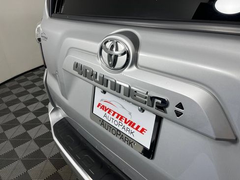 Used 2021 Toyota 4Runner SR5 AWD/4WD image 4