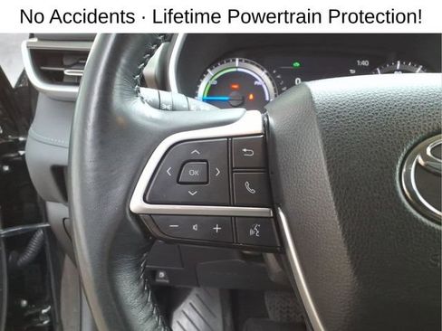 Used 2023 Toyota Highlander XLE AWD/4WD image 16