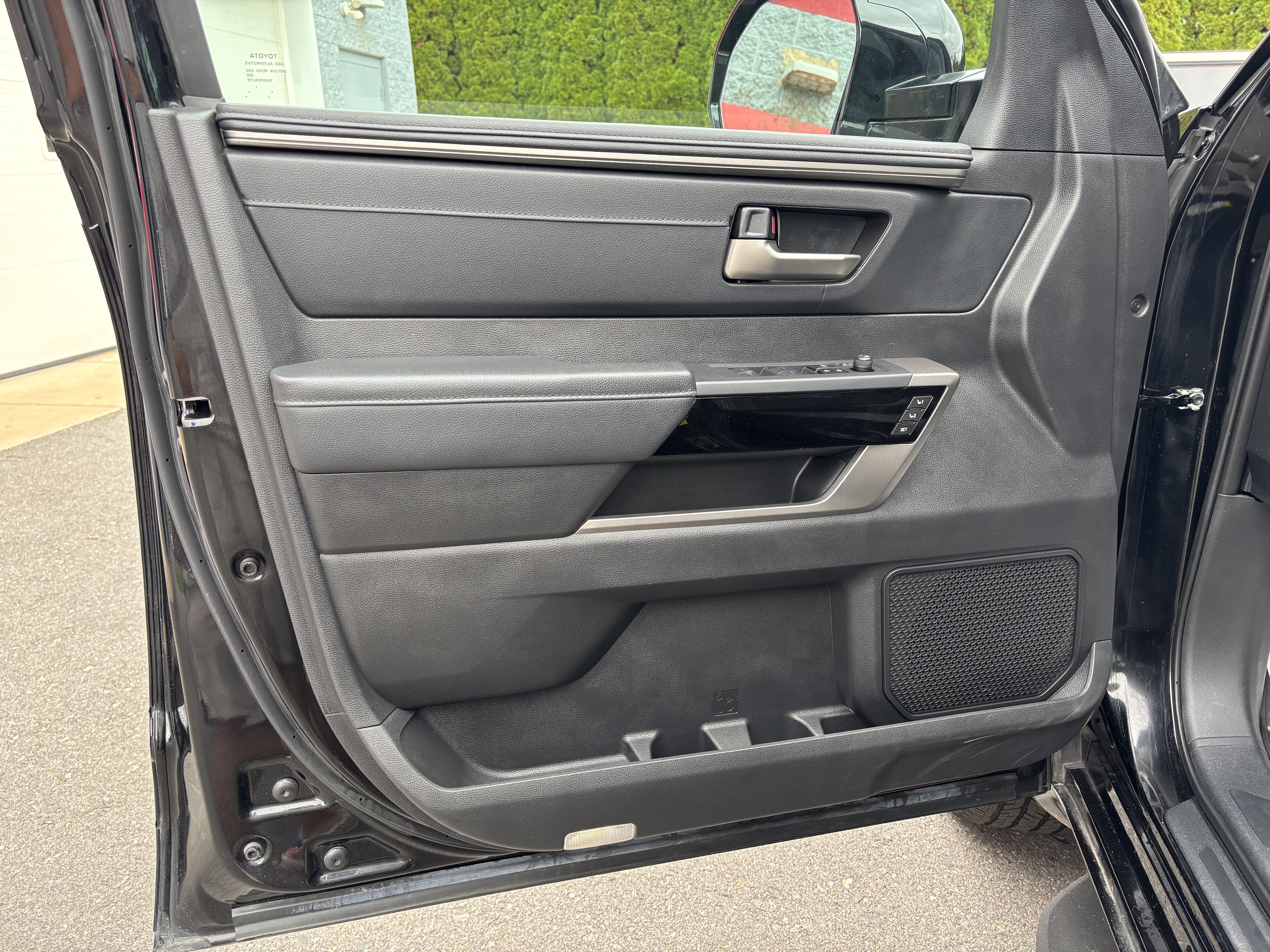 Certified 2025 Toyota Tundra Limited AWD/4WD image 15
