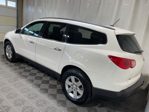 Used 2011 Chevrolet Traverse LT image 3