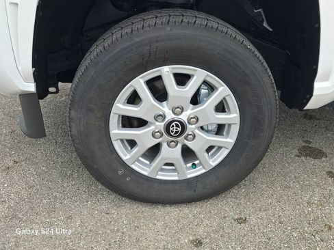 Used 2025 Toyota Tacoma SR image 7