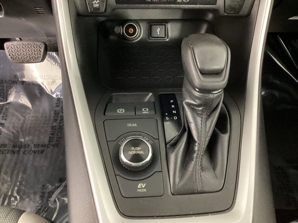 Used 2021 Toyota RAV4 XLE AWD/4WD image 20