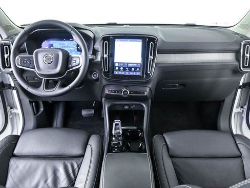 Used 2023 Volvo XC40 B5 Plus w/ Climate Package AWD/4WD image 18