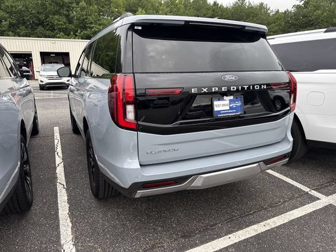 Used 2025 Ford Expedition Platinum AWD/4WD image 16