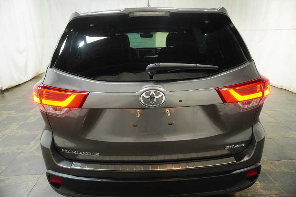 Used 2018 Toyota Highlander SE AWD/4WD image 5