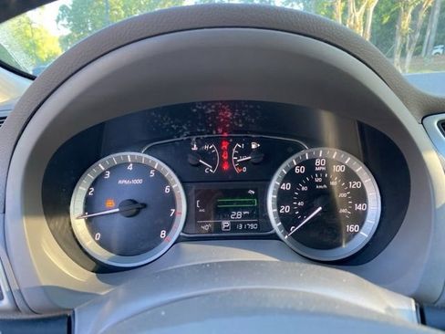 Used 2013 Nissan Sentra SL w/ Premium Pkg FWD image 11