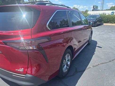 Used 2023 Toyota Sienna LE AWD/4WD image 7