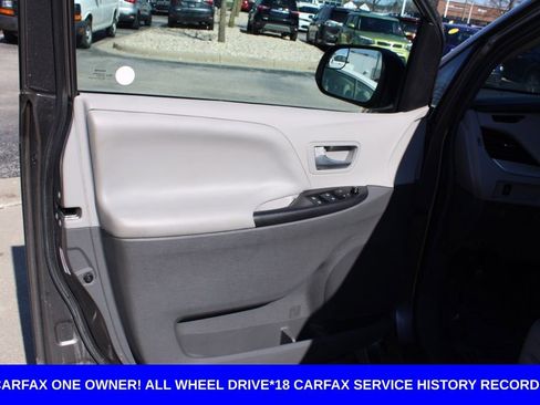 Used 2018 Toyota Sienna LE image 18