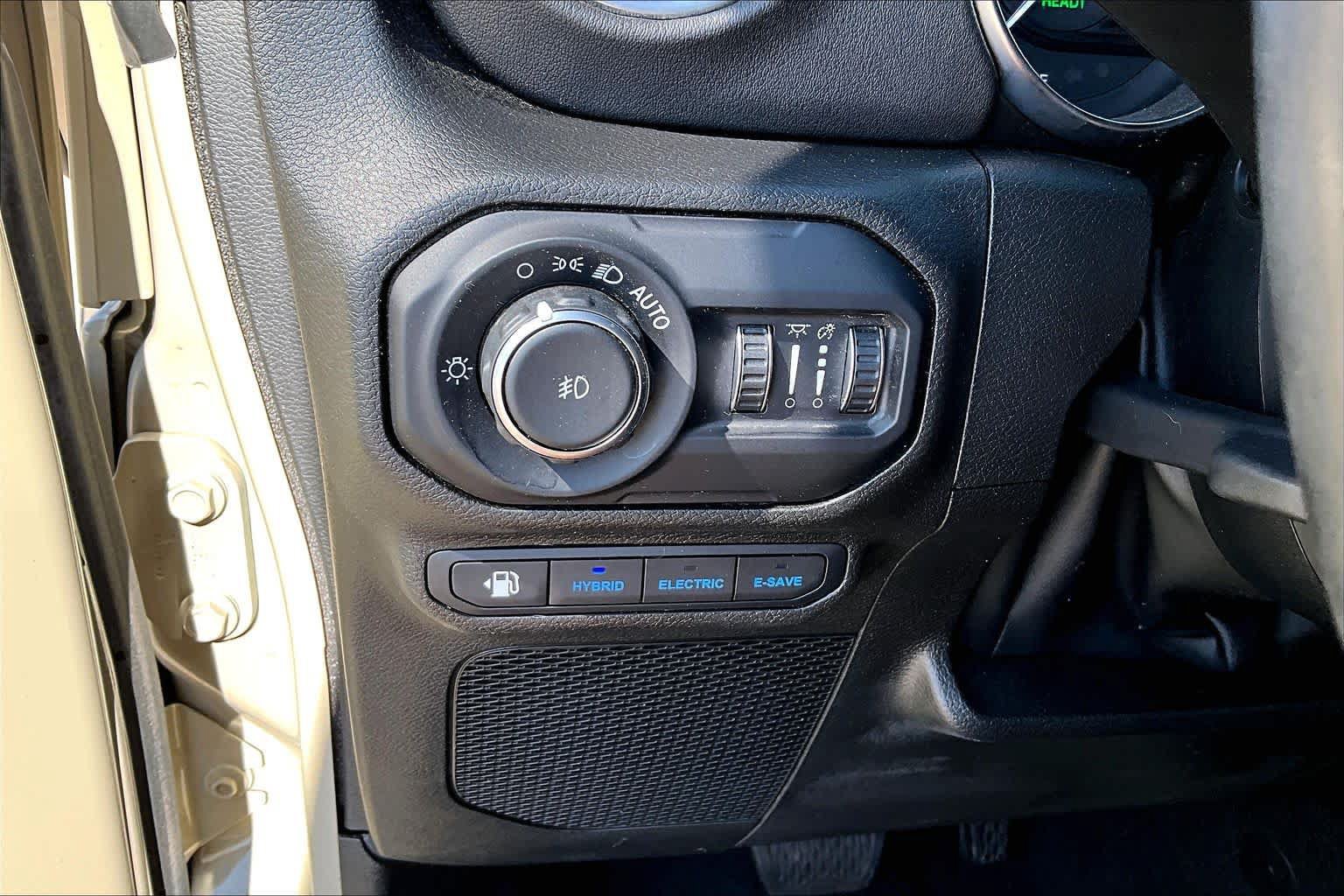 Used 2022 Jeep Wrangler Unlimited Sahara w/ Cold Weather Group AWD/4WD image 34