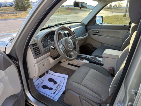 Used 2011 Jeep Liberty Sport image 9