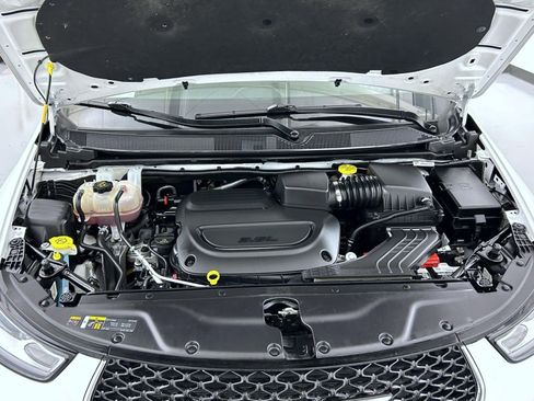 Used 2024 Chrysler Pacifica Touring-L FWD image 24