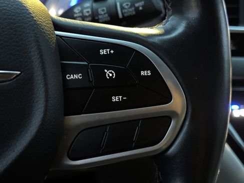 Used 2019 Chrysler Pacifica Touring-L image 20