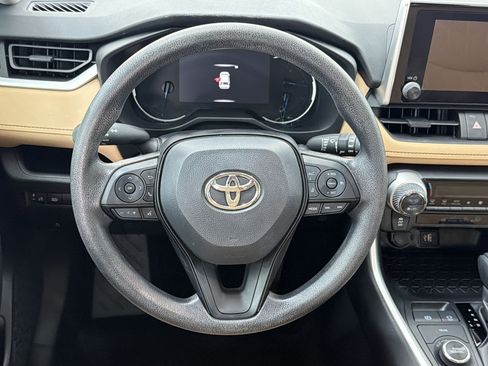 Used 2025 Toyota RAV4 XLE w/ Convenience Package AWD/4WD image 16