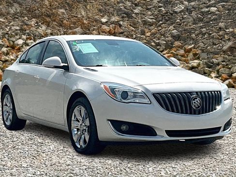 Used 2015 Buick Regal AWD image 11