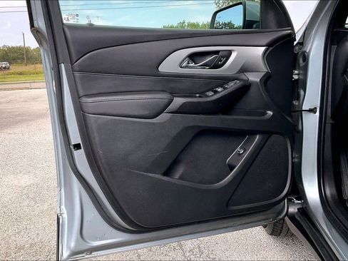 Used 2023 Chevrolet Traverse LT image 17