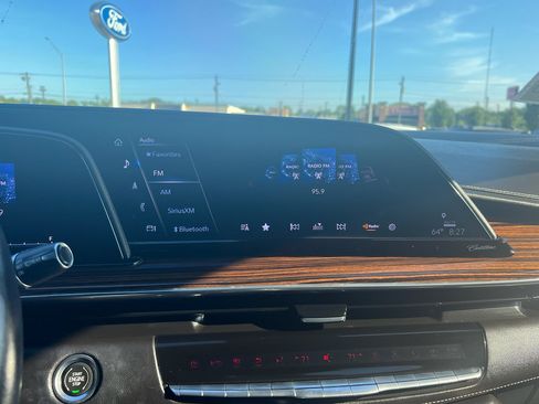 Used 2022 Cadillac Escalade Premium Luxury w/ LPO, Radiant Package image 32