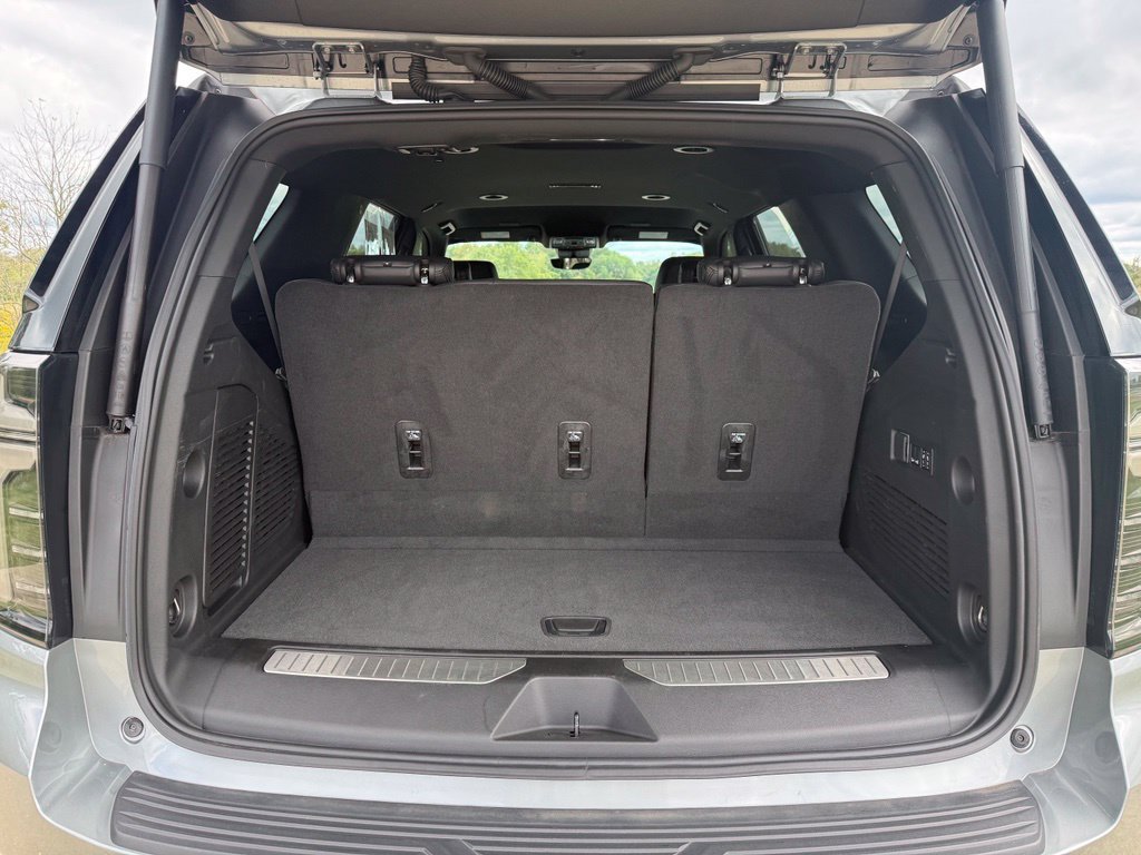 Used 2025 Chevrolet Tahoe High Country AWD/4WD image 6