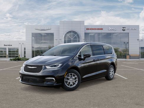 New 2026 Chrysler Pacifica Select image 2