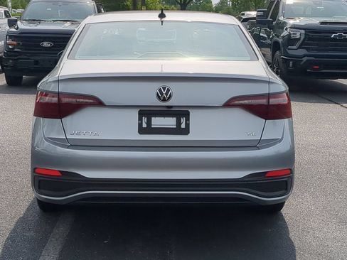 Used 2023 Volkswagen Jetta SE w/ Panoramic Sunroof Package FWD image 9