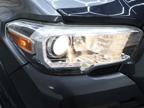 Used 2020 Toyota Tacoma TRD Off-Road w/ Technology Package AWD/4WD image 25