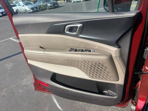 Used 2026 Kia Carnival FWD image 18