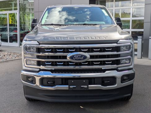 Used 2025 Ford F250 Lariat AWD/4WD image 2