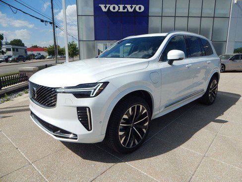 Certified 2025 Volvo XC90 T8 Plus w/ Protection Package Premier AWD/4WD image 2